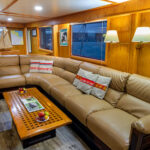 Salon - Cachalote Explorer Galapagos