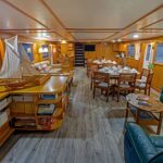 Cachalote Explorer's Salon